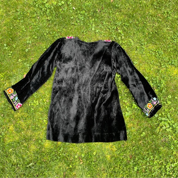 60s 70s Vtg black velvet embroidered boho button front tunic top shirt Size S - Picture 8 of 16